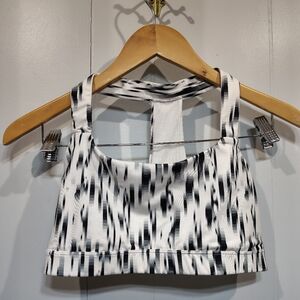 GapFit‎ Medium Impact Sports Bra Medium Black White Abstract Racerback